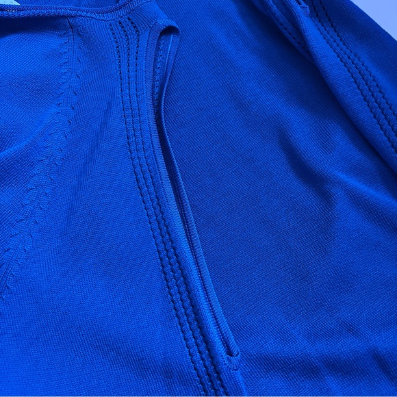 New York & Company Cold Open Shoulder V Neck Lightweight Sweater Size Medium - Picture 7 of 8